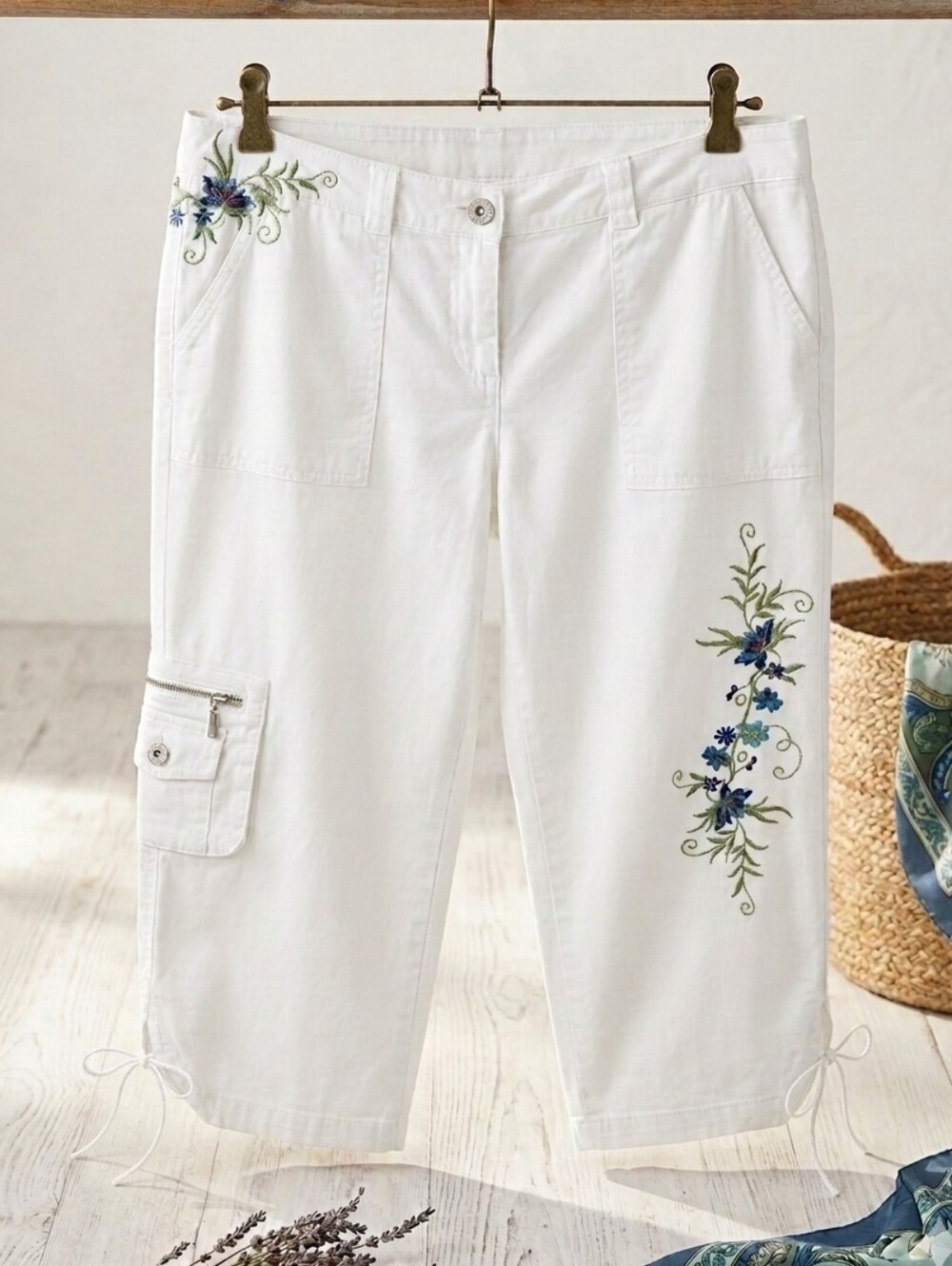 Vintage Clash Y2K White Cargo Capri Cropped Pants Floral Embroidered Gorpcore 11